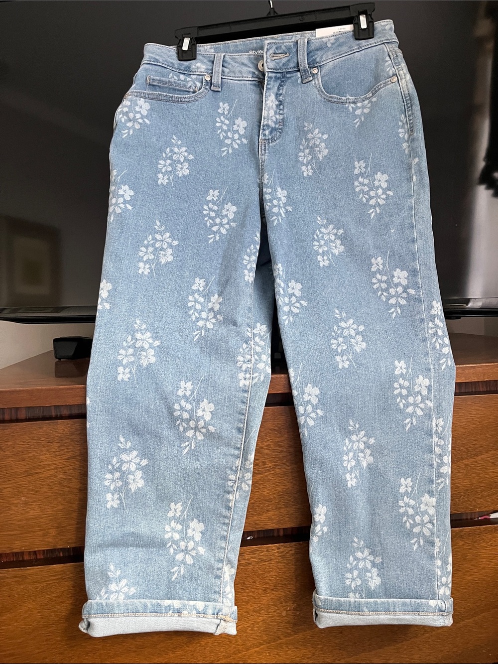 Brand new,Style & Co. Light Blue Floral Print capri Jeans.